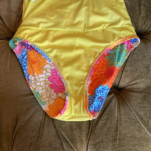 Bleu by Rod Beattie floral patterned one-piece bathing suit, size 6. - Picture 8 of 12